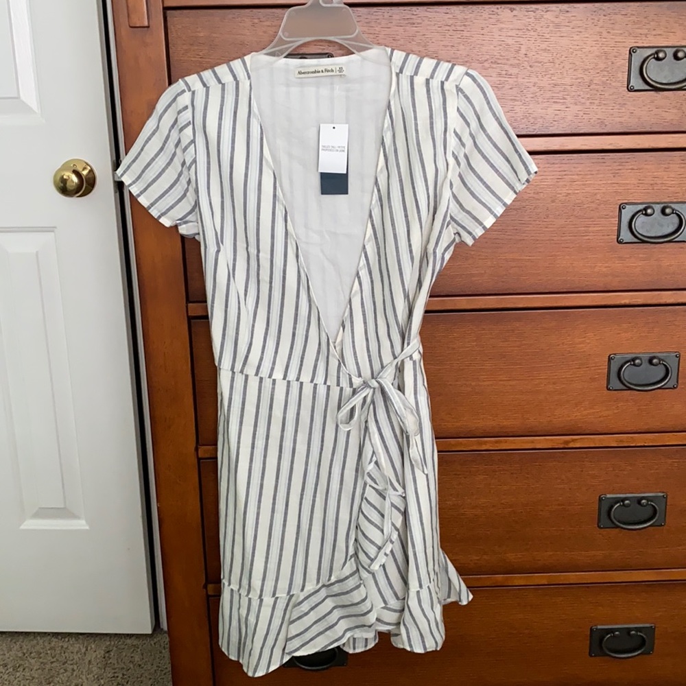 NWT Abercrombie & Fitch tie front midi dress